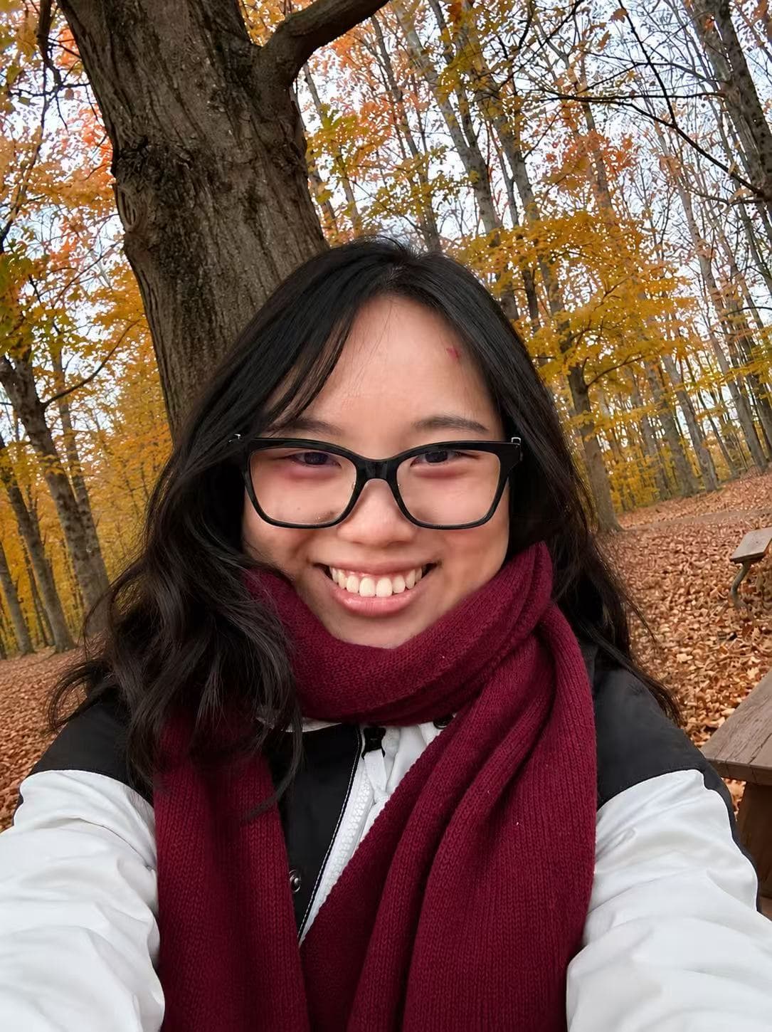 Portrait of Olivia, business development lead of MiviaLab